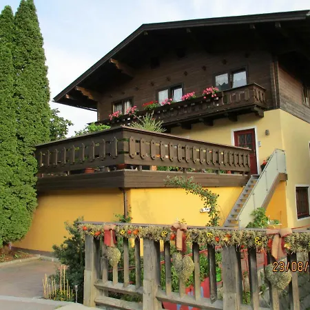 Haus Am Dorfplatz Apartment Uttendorf